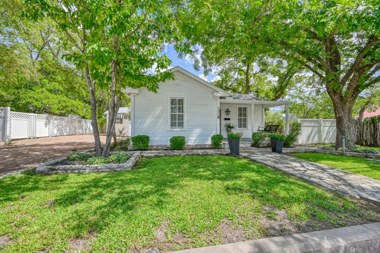 Charming Cottage Near Main With Patio&Firepit!! Fredericksburg Exterior photo